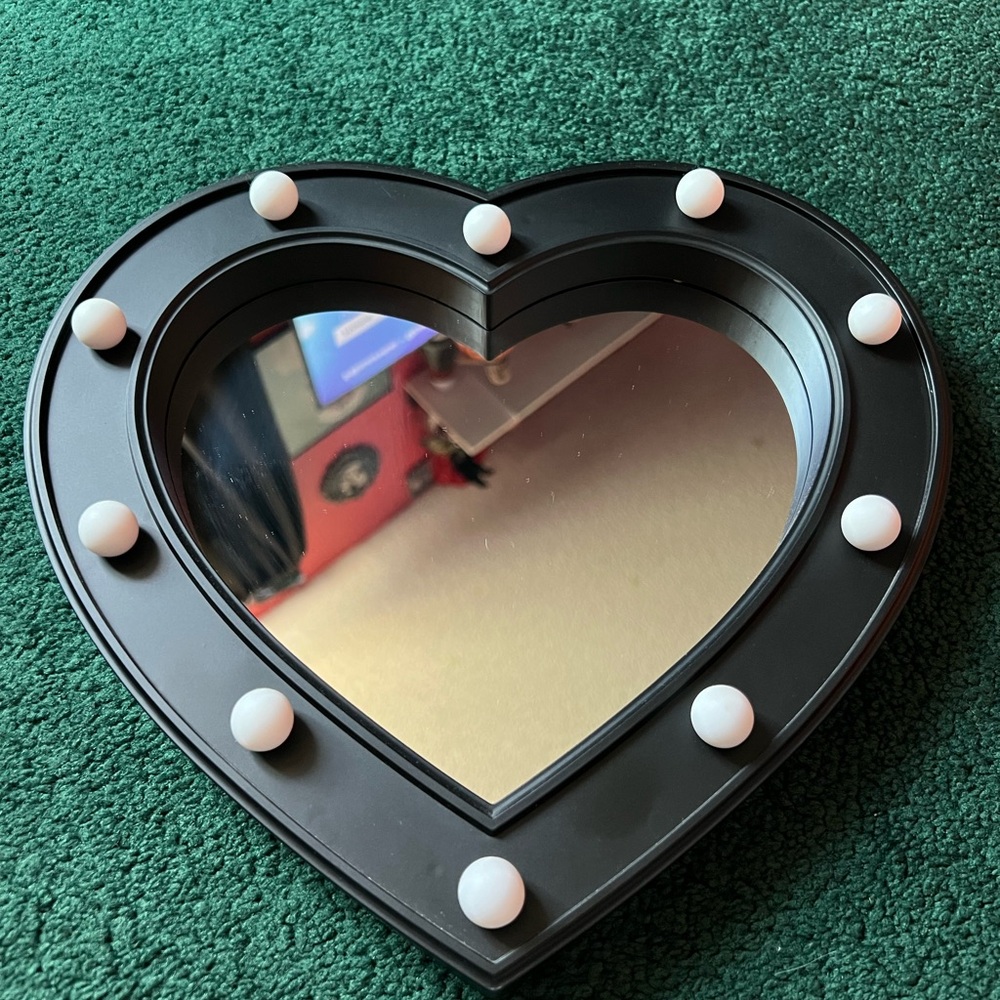 Light Up Heart-Shaped Wall Mirror